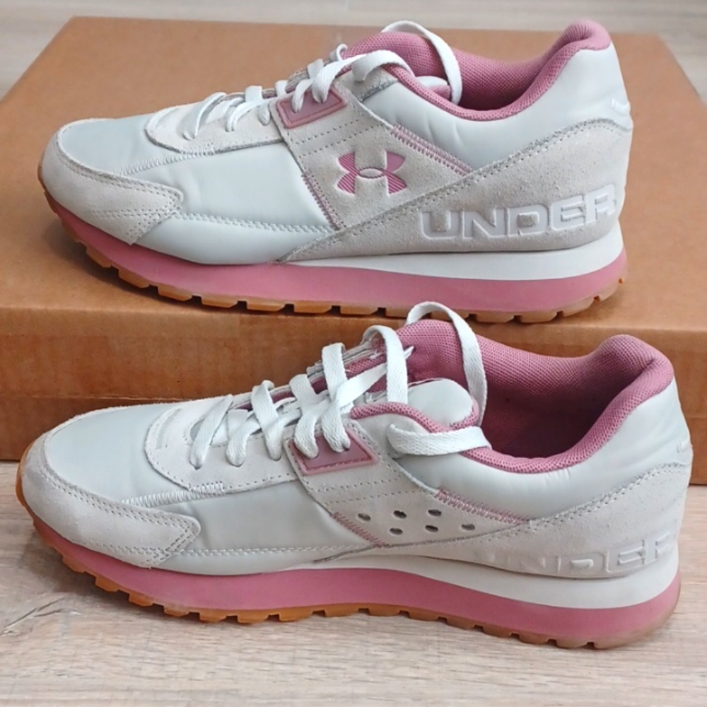 Size 9.5 - UNDER ARMOUR sneakers. White & pink gym shoes. Round toe lace closure - Picture 2 of 16